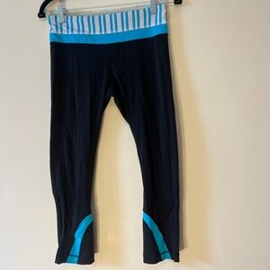 Lululemon Cropped Leggings w/ Blue Detailing – Size 6
